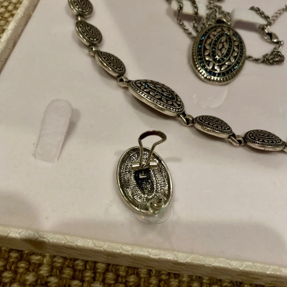 Abella Silver Necklace Elegant Jewelry set ( necklace, ring ,earrings, bracelet) - Picture 11 of 17